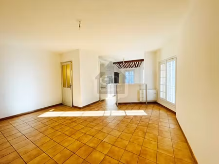 location appartement 2 pièces 54.32 m² à tavernes (83670)  573 €