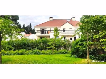 ?? t3 meublé avec terrasse et jardin dans petite résidence au calme