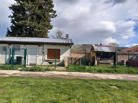 studio 25m2 comme une petite maison plain-pied + mezzanine  avec jardinet privatif clos