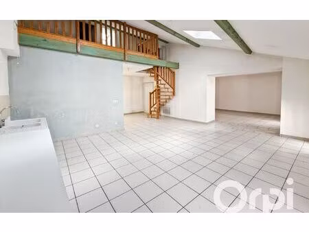 location appartement  103.1 m² t-5 à baix  750 €