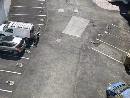 place de parking plein centre