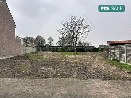 residentieel gelegen bouwgrond (950m²) voor halfopen bebouwing in aalter
