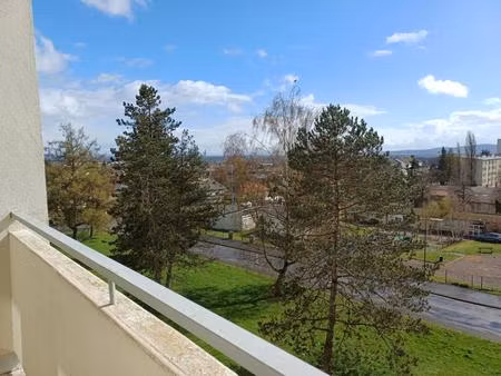 t4 avec balcon refait a neuf