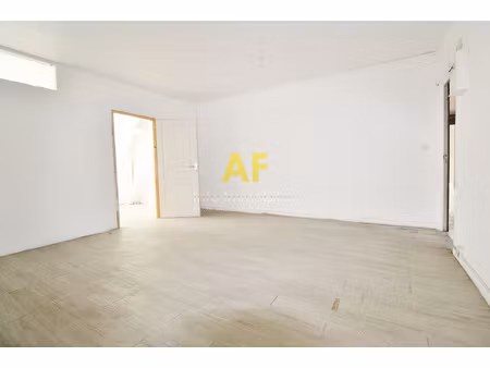 frejus coeur historique local de 40.66 m2