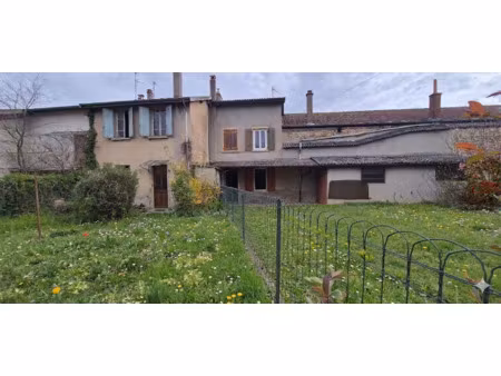 ensemble immobilier au centre de la verpillière.