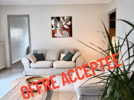 maison 4 pièce(s) 93 m2  lauzières