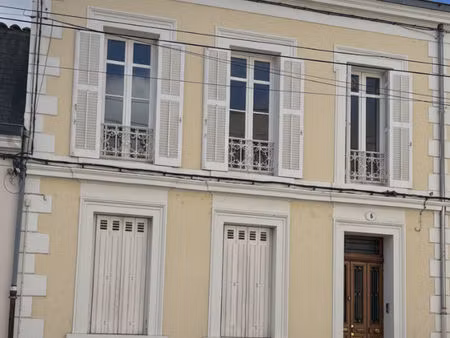 au coeur de périgueux  belle maison bourgeoise type 7 à rafraîchir avec jardin