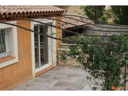 belle villa avec piscine et grand terrain au calme