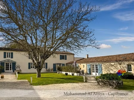 magnifique propriété familiale avec gîte  studio et piscine à quelques minutes de la roche
