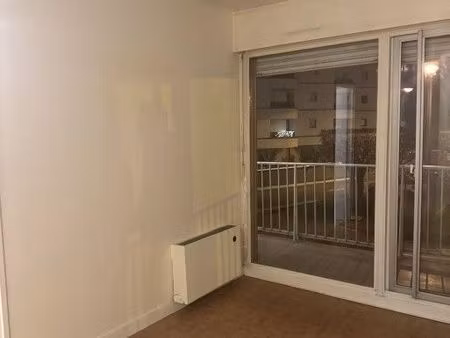 beau studio avec parking et cave