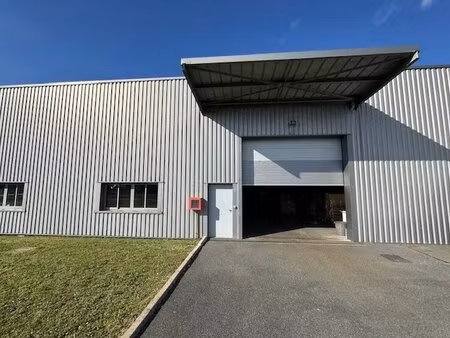 location entrepôt 1 735 m²