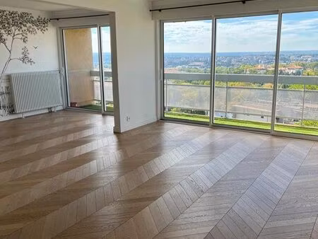 appartement lumineux et traversant - clinique axium