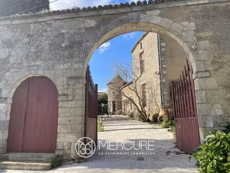 maison de luxe à vendre à champdeniers-saint-denis