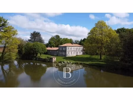 maison de luxe à vendre à secondigny