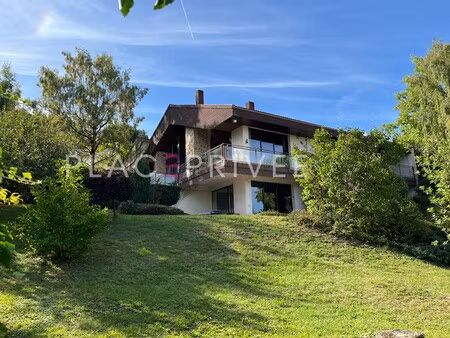 maison de luxe à vendre dans le quartier village-haut de penoy-les cheminots