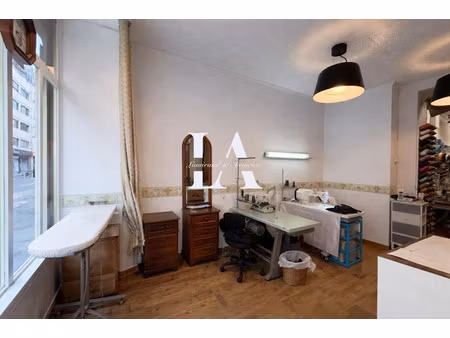 location locaux professionnels 2 pièces 46 m² à paris 18ème (75018)  800 €