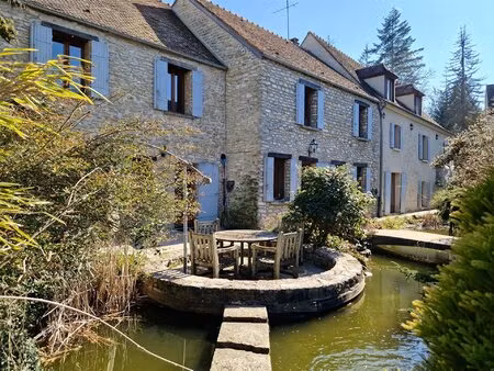 propriété en pierre avec potentiel exceptionnel – environ 7 600 m² de terrain paysagé –...