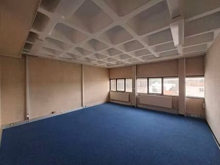 vente bureaux et commerces à la roche-sur-yon zad - zi nord (85000) : à vendre / 600m² la 