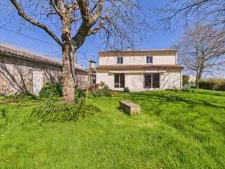 vente maison à saintes (17100) : à vendre / 138m² saintes