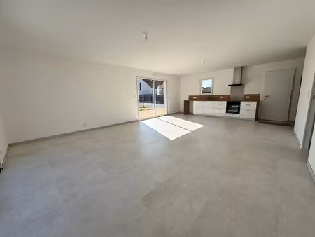 location maison à saint-hilaire-de-chaléons (44680) : à louer / 94m² saint-hilaire-de-chal