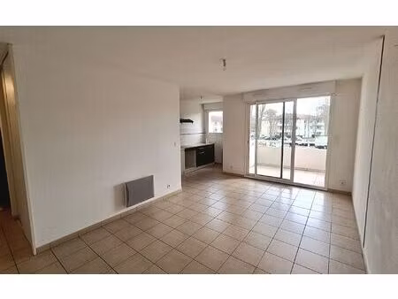 location appartement  m² t-2 à saint-pierre-du-mont  560 €