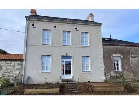 location maison  111.49 m² t-4 à le landreau  1 190 €