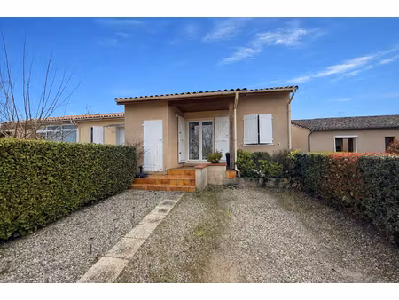 charmante maison de plain pied avec jardin à l'ilse jourdain