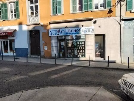 a louer local commercial 52m² – centre-ville voiron– très bon emplacementmm