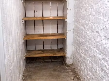 à louer – cave saine et sécurisée (espace de stockage)