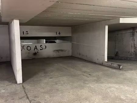 place de parking 75018