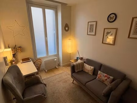 salle d'environ 10 m2 à louer dans un cabinet paramédical