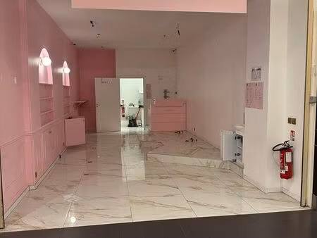 local commercial– paris 16 (galerie belles feuilles)