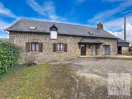 vente longère et corps de ferme à saint-denis-de-gastines (53500) : à vendre / 142m² saint