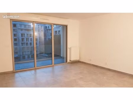 beau t2 récent à louer au centre d'aix en provence