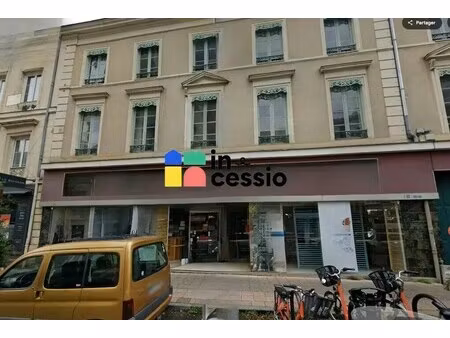 vente commerce 693 m²