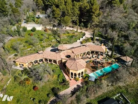 vente maison 11 pièces 522 m² bargemon (83830)