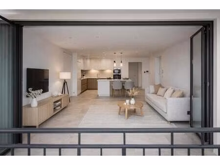 t2 étage élevé commerces metro