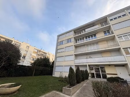 saint jean le blanc - t2/3 avec parking et cave