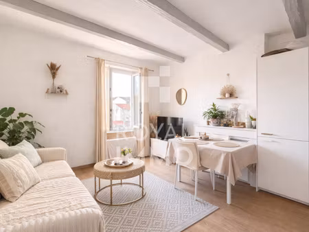 t2 35m2 sur le port de sanary-sur-mer