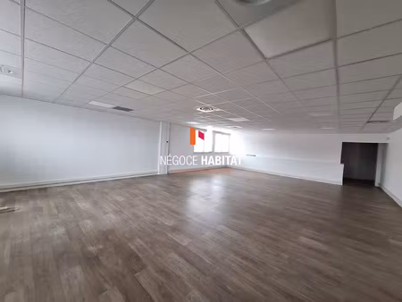 troix bureaux entre 25m2 et 30m2 - st aunes