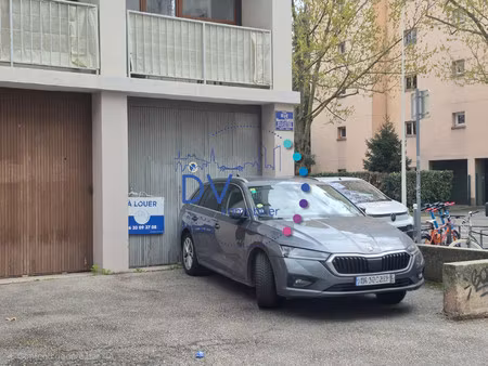 garage box et place de parking 2.5 m de hauteur  acces rue direc