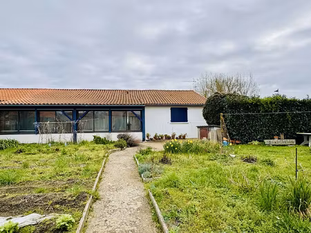rare sur le secteur ! plain-pied centre bourg de saint hilai