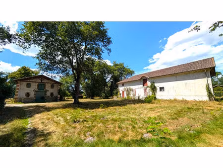 superbe propriété de deux bâtiments sur 2.7ha d'airial et pré