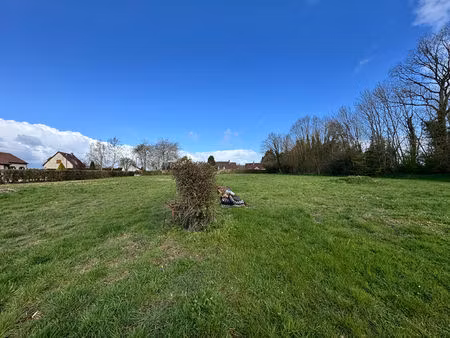 beau terrain constructible 3796 m2 env.