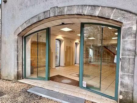 local commercial 112 m² mouries