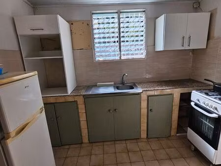 cmaison à louer à bouillante route de l’hôpital maurice selbonne