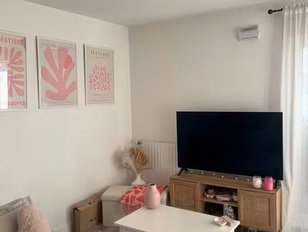 t2 de 42 m2 nantes en bord de tram 599 euro