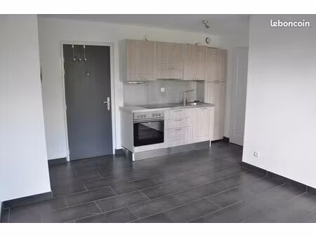 t2 30 m2  non meublé  745 c.c