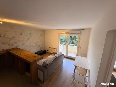t2 lumineux 39m² à louer avec balcon + parking couvert