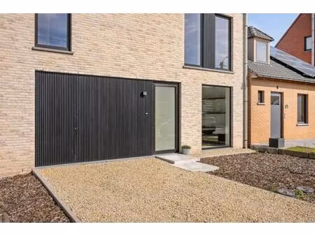 huis te koop in oostrozebeke